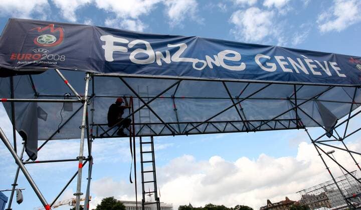Bauarbeiten an der Fan Zone für die Euro 2008 in Genf - Fußball EM Herren Vorschau Euro 2008, Fanzone, Aufbau, aufbauen, Bau, bauen, Bauarbeiten, Baustelle, Vorbereitung, Totale Genf Fußball EM Herren Vorschau Euro 2008, Fanzone, Aufbau, aufbauen, Bau, bauen, Bauarbeiten, Baustelle, Vorbereitung, Totale Genf