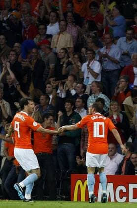 Ruud van Nistelrooy (li.) und Wesley Sneijder (beide Niederlande) - Torjubel - - NOxONLINExUSE Fußball EM Herren Euro 2008, Nationalmannschaft, Länderspiel, Nationaltrikot, Niederlande Gruppe Bern Freude, Fußball EM Herren Euro 2008, Nationalmannschaft, Länderspiel, Nationaltrikot, Niederlande Gruppe Bern Freude,