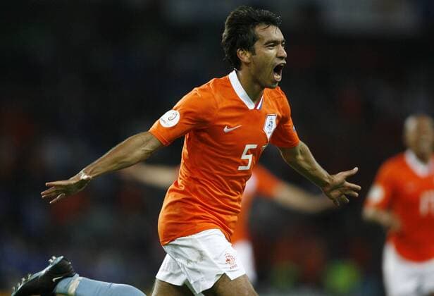 Giovanni van Bronckhorst (Niederlande) - Torjubel - Fußball Länderspiel Herren EURO 2008, EM, Nationalteam, Nationaltrikot, Niederlande Einzelbild Bern Freude, Begeisterung, Fußball Länderspiel Herren EURO 2008, EM, Nationalteam, Nationaltrikot, Niederlande Einzelbild Bern Freude, Begeisterung,