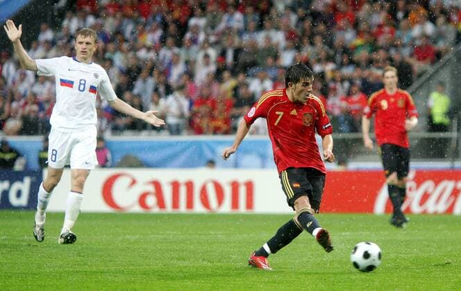David Villa (Spanien, re.) - Fußball EM Herren Euro 2008, Nationalmannschaft, Länderspiel, Nationaltrikot, Gruppe Innsbruck Dynamik, Fußball EM Herren Euro 2008, Nationalmannschaft, Länderspiel, Nationaltrikot, Gruppe Innsbruck Dynamik,