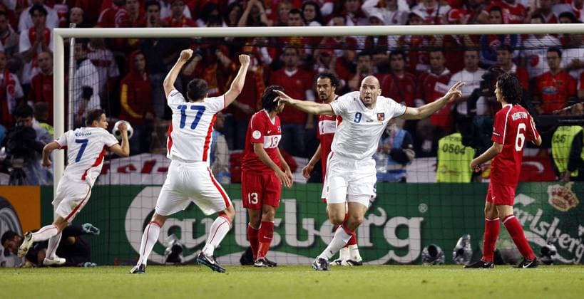 Jan Koller (Tschechien, 2.v.re.) - Torjubel - Fußball EM Herren EURO 2008, Länderspiel, Nationalteam, Nationaltrikot, Türkei - Tschechien 3:2, Vdig Gruppe Genf Freude, Fußball EM Herren EURO 2008, Länderspiel, Nationalteam, Nationaltrikot, Türkei - Tschechien 3:2, Vdig Gruppe Genf Freude,