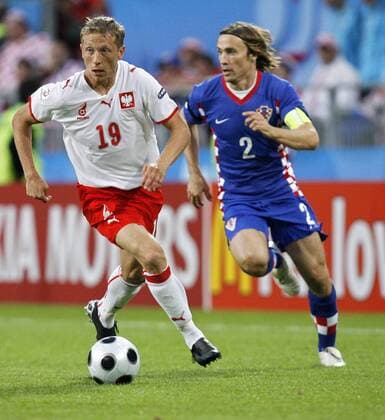 Rafal Murawski (Polen, li.) gegen Dario Simic (Kroatien) - Fußball EM Herren Euro 2008, Länderspiel, Nationalmannschaft, Nationaltrikot, Kroatien - Polen Gruppe Klagenfurt Dynamik, Fußball EM Herren Euro 2008, Länderspiel, Nationalmannschaft, Nationaltrikot, Kroatien - Polen Gruppe Klagenfurt Dynamik,