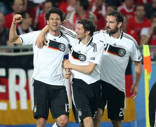 Torjubel Deutschland - V.li. Michael Ballack, Arne Friedrich, Christoph Metzelder Fußball EM Herren EURO 2008, Länderspiel, Nationalmannschaft, Nationaltrikot Gruppe Wien Freude, Fußball EM Herren EURO 2008, Länderspiel, Nationalmannschaft, Nationaltrikot Gruppe Wien Freude,