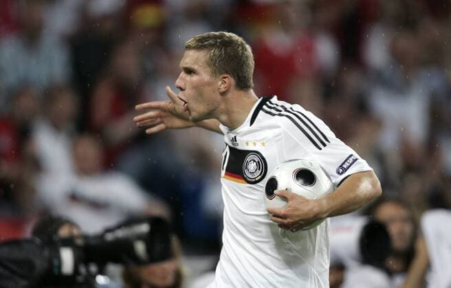 Lukas Podolski (Deutschland) Fußball EM Herren Euro 2008, Länderspiel, Nationalteam, Viertelfinale, Nationaltrikot, Vdig Einzelbild Basel
