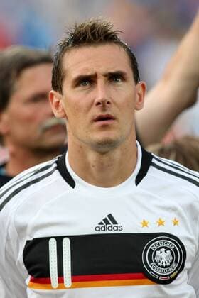 Miroslav Klose (Deutschland) - Nationalhymne - (080625YK190) Fußball EM Herren EURO 2008, Länderspiel, Halbfinale, Nationalteam, Nationaltrikot Porträt Basel