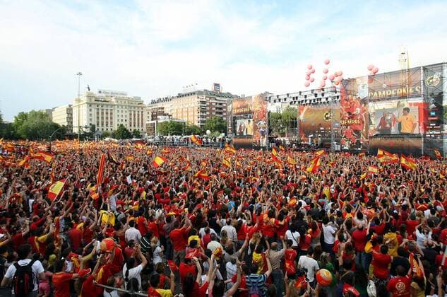 Spanien feiert den EM Titel 2008 mit einer riesigen Fanparty - (pan26688) Fußball EM Herren Euro 2008, Nationalteam, Empfang, Fanfest, Fan Fest, Party, Siegesfeier, Ankunft, Feier, Totale Madrid Masse, Freude,