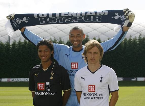 Neuzugänge der Tottenham Hotspurs, v. li.: Giovani dos Santos, Torwart Heurelho Gomes und Luka Modric - EDITORIAL USE ONLY. No use with unauthorised audio, video, data, fixture lists, club league logos or live services. Online in-match use limited to 120 images, no video emulation. No use in betting, games or single club league player publications. Fußball Herren English Premier League 2008 2009, 1. Englische Liga, Tottenham Hotspur, Spurs, Gruppe London