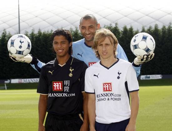 Neuzugänge der Tottenham Hotspurs, v. li.: Giovani dos Santos, Torwart Heurelho Gomes und Luka Modric - EDITORIAL USE ONLY. No use with unauthorised audio, video, data, fixture lists, club league logos or live services. Online in-match use limited to 120 images, no video emulation. No use in betting, games or single club league player publications. Fußball Herren English Premier League 2008 2009, 1. Englische Liga, Tottenham Hotspur, Spurs, Gruppe London