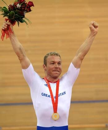 Chris Hoy (Großbritannien) - Olympiasieger 2008 im Bahnrad Sprint - Radsport OS Sommer Herren Olympische Spiele 2008, Sommerspiele, Rad, Bahn, Halle, Indoor, Bahnrad, Bahnradsport, Sprint, Einzelbild Nationaltrikot Peking Freude,