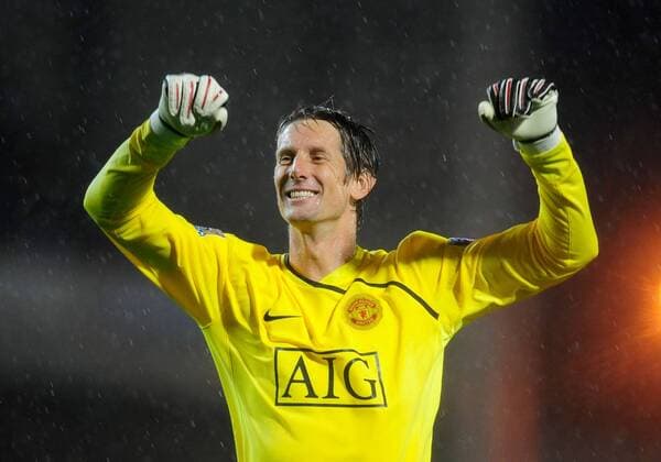 Torwart Edwin van der Sar (Manchester United) - Torjubel - EDITORIAL USE ONLY. No use with unauthorised audio, video, data, fixture lists, club league logos or live services. Online in-match use limited to 120 images, no video emulation. No use in betting, games or single club league player publications. Fußball Herren English Premier League 2008 2009, 1. Englische Liga, ManU, Vdig Einzelbild Blackburn Glück, Freude,