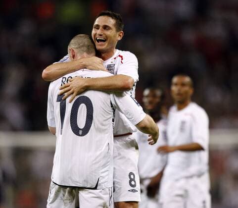 Frank Lampard (hi.) und Wayne Rooney (beide England) - Torjubel - EDITORIAL USE ONLY. No use with unauthorised audio, video, data, fixture lists, club league logos or live services. Online in-match use limited to 120 images, no video emulation. No use in betting, games or single club league player publications. Fußball Länderspiel Herren WM Quali 2008, Nationalteam, Nationaltrikot Gruppe London Glück, Freude,