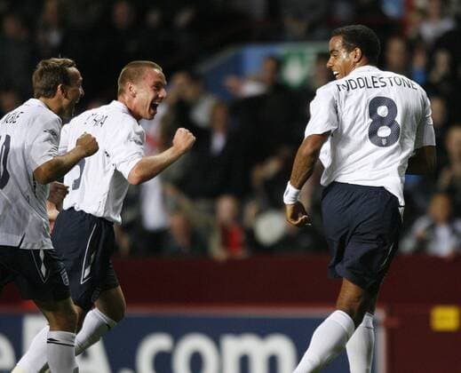 Torjubel England U21, u.a. Tom Huddlestone (re.) - EDITORIAL USE ONLY. No use with unauthorised audio, video, data, fixture lists, club league logos or live services. Online in-match use limited to 120 images, no video emulation. No use in betting, games or single club league player publications. Fußball Länderspiel Herren U21 EM Quali 2008, U 21, Nationalteam, Nationaltrikot, England Gruppe Birmingham Freude,