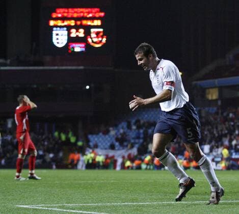 Schlussjubel Steven Taylor (England U21) bei einem Endergebnis von 2:2 gegen Wales - EDITORIAL USE ONLY. No use with unauthorised audio, video, data, fixture lists, club league logos or live services. Online in-match use limited to 120 images, no video emulation. No use in betting, games or single club league player publications. Fußball Länderspiel Herren U21 EM Quali 2008, U 21, Nationalteam, Nationaltrikot, England - Wales Einzelbild Birmingham Freude,