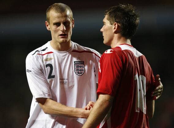 David Wheater (England U21, li.) und Sam Vokes (Wales U21) - shake hands - EDITORIAL USE ONLY. No use with unauthorised audio, video, data, fixture lists, club league logos or live services. Online in-match use limited to 120 images, no video emulation. No use in betting, games or single club league player publications. Fußball Länderspiel Herren U21 EM Quali 2008, U 21, Nationalteam, Nationaltrikot, England - Wales Gruppe Birmingham