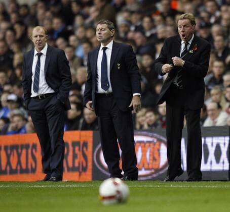 Trainer Harry Redknapp (re.) wütend, daneben Co Trainer Clive Allen (beide Tottenham Hotspur, Mitte) und Trainer Gary Megson (Bolton) - EDITORIAL USE ONLY. No use with unauthorised audio, video, data, fixture lists, club league logos or live services. Online in-match use limited to 120 images, no video emulation. No use in betting, games or single club league player publications. Fußball Herren English Premier League 2008 2009, 1. Englische Liga, Tottenham Hotspurs - Bolton Wanderers 2:0 Spurs Gruppe London