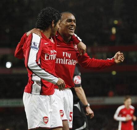 Jay Simpson (re.) und Carlos Vela (beide Arsenal) - Torjubel - EDITORIAL USE ONLY. No use with unauthorised audio, video, data, fixture lists, club league logos or live services. Online in-match use limited to 120 images, no video emulation. No use in betting, games or single club league player publications. Fußball Herren Carling Cup 2008 2009, League, Ligapokal, Englischer Pokal, Pokalspiel Gruppe London Freude,