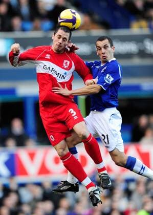 Andrew Taylor (Middlesbrough, li.) gegen Leon Osman (Everton) - EDITORIAL USE ONLY. No use with unauthorised audio, video, data, fixture lists, club league logos or live services. Online in-match use limited to 120 images, no video emulation. No use in betting, games or single club league player publications. Fußball Herren English Premier League 2008 2009, 1. Englische Liga, Everton FC - Middlesbrough FC 1:1 Gruppe Liverpool Dynamik,