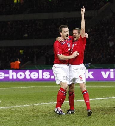 Matthew Upson (re.) jubelt mit John Terry (beide England) - EDITORIAL USE ONLY. No use with unauthorised audio, video, data, fixture lists, club league logos or live services. Online in-match use limited to 120 images, no video emulation. No use in betting, games or single club league player publications. Fußball Länderspiel Herren Freundschaftsspiel 2008, Test, Testspiel, Nationalteam, Nationaltrikot, Vdig Gruppe Berlin Freude,