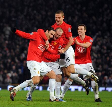 Torjubel Manchester United, v.li.: Dimitar Berbatov, Wayne Rooney, Nemanja Vidic und Jonny Evans - EDITORIAL USE ONLY. No use with unauthorised audio, video, data, fixture lists, club league logos or live services. Online in-match use limited to 120 images, no video emulation. No use in betting, games or single club league player publications. Fußball Herren English Premier League 2008 2009, 1.Liga, ManU Gruppe Jonathan Manchester Freude, Begeisterung,