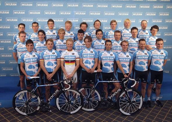 Mannschaftsfoto Team Milram 2009, hi.v.li.: Matthias Russ, Thomas Fothen, Artur Gajek, Christian Kux, Peter Wrolich, Dominik Roels, Martin Velits, Christian Knees, Martin Müller; Mitte: Wim Stroetinga, Servais Knaven, Peter Velits, Luca Barla, ... Radsport Herren Präsentation 2009, Pressetermin, Straßenradsport, Straße, Rad, Totale Dortmund