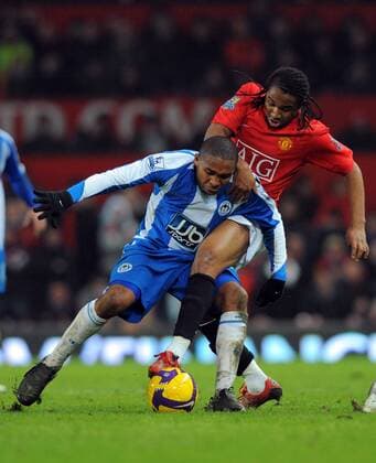 Wilson Palacios (Wigan, li.) gegen Anderson (Manchester United) - EDITORIAL USE ONLY. No use with unauthorised audio, video, data, fixture lists, club league logos or live services. Online in-match use limited to 120 images, no video emulation. No use in betting, games or single club league player publications. Fußball Herren English Premier League 2008 2009, 1. Englische Liga, Manchester United - Wigan Athletic 1:0, ManU Gruppe Manchester Dynamik,