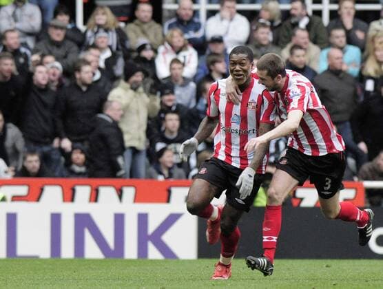 Djibril Cisse (li.) und George McCartney (beide Sunderland) - Torjubel - EDITORIAL USE ONLY. No use with unauthorised audio, video, data, fixture lists, club league logos or live services. Online in-match use limited to 120 images, no video emulation. No use in betting, games or single club league player publications. Fußball Herren English Premier League 2008 2009, 1. Englische Liga, Sunderland AFC, FC Gruppe Newcastle Freude,