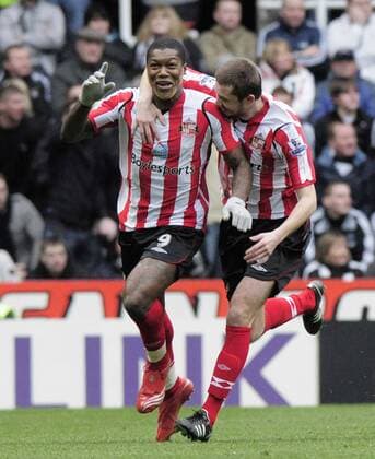 Djibril Cisse (li.) und George McCartney (beide Sunderland) - Torjubel - EDITORIAL USE ONLY. No use with unauthorised audio, video, data, fixture lists, club league logos or live services. Online in-match use limited to 120 images, no video emulation. No use in betting, games or single club league player publications. Fußball Herren English Premier League 2008 2009, 1. Englische Liga, Sunderland AFC, FC Gruppe Newcastle Freude,