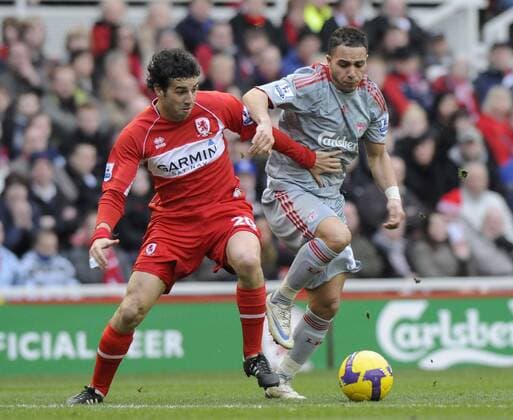 Julio Arca (Middlesbrough, li.) gegen Nabil El Zhar (Liverpool) - EDITORIAL USE ONLY. No use with unauthorised audio, video, data, fixture lists, club league logos or live services. Online in-match use limited to 120 images, no video emulation. No use in betting, games or single club league player publications. Fußball Herren English Premier League 2008 2009, 1. Englische Liga, Middlesbrough FC - Liverpool FC 2:0 Gruppe Middlesbrough Dynamik,