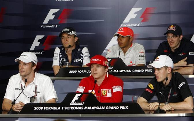 Pressekonferenz mit vorn v.li.: Jenson Button (England Brawn GP), Kimi Räikkönen (Finnland Ferrari), Sebastian Vettel (Red Bull), hint.: Nico Rosberg (beide Deutschland Williams), Lewis Hamilton (England McLaren Mercedes) und Sebastien Bourdais... Motorsport Grand Prix Herren Großer Preis von Malaysia 2009, Formel 1 Weltmeisterschaft, F1, F, GP, WM, Gruppe Kuala Lumpur Sepang