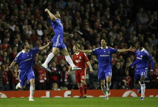 Frank Lampard (li.), Torschütze Branislav Ivanovic (Mitte) und Michael Ballack (2.v.re., alle Chelsea) - Torjubel - EDITORIAL USE ONLY. No use with unauthorised audio, video, data, fixture lists, club league logos or live services. Online in-match use limited to 120 images, no video emulation. No use in betting, games or single club league player publications. Fußball EC 1 Herren Champions League 2008 2009, FC Liverpool - FC Chelsea London 1:3 Gruppe Liverpool Begeisterung, Freude,