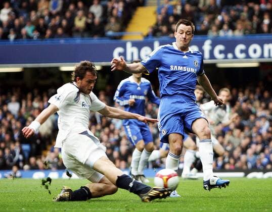 Johan Elmander (Bolton, li.) gegen John Terry (Chelsea) - EDITORIAL USE ONLY. No use with unauthorised audio, video, data, fixture lists, club league logos or live services. Online in-match use limited to 120 images, no video emulation. No use in betting, games or single club league player publications. Fußball Herren English Premier League 2008 2009, 1. Englische Liga, Chelsea FC London - Bolton Wanderers 4:3 Gruppe London Dynamik,