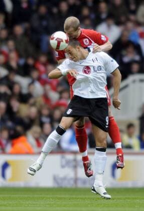 Bobby Zamora (Fulham, vorn) gegen David Wheater (Middlesbrough) - EDITORIAL USE ONLY. No use with unauthorised audio, video, data, fixture lists, club league logos or live services. Online in-match use limited to 120 images, no video emulation. No use in betting, games or single club league player publications. Fußball Herren English Premier League 2008 2009, 1. Liga, Middlesbrough FC - Fulham FC 0:0 Gruppe Middlesbrough Dynamik, Kampf,