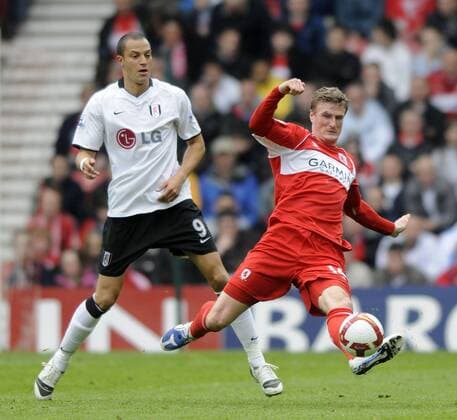 Robert Huth (Middlesbrough, re.) gegen Bobby Zamora (Fulham) - EDITORIAL USE ONLY. No use with unauthorised audio, video, data, fixture lists, club league logos or live services. Online in-match use limited to 120 images, no video emulation. No use in betting, games or single club league player publications. Fußball Herren English Premier League 2008 2009, 1. Liga, Middlesbrough FC - Fulham FC 0:0 Gruppe Middlesbrough Dynamik,