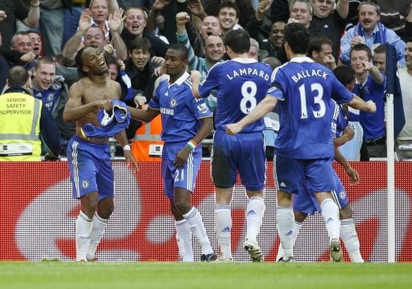 Didier Drogba (li.), Salomon Kalou (2.v.li.) , Frank Lampard (2.v.re.) und Michael Ballack (alle Chelsea) Torjubel - EDITORIAL USE ONLY. No use with unauthorised audio, video, data, fixture lists, club league logos or live services. Online in-match use limited to 120 images, no video emulation. No use in betting, games or single club league player publications. Fußball Herren English FA Cup 2008 2009, Pokal, Pokalspiel, Chelsea FC London Gruppe London Freude,