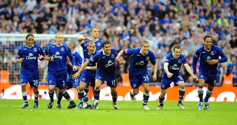 Spieler von Everton jubeln nach dem Elfmeterschießen - EDITORIAL USE ONLY. No use with unauthorised audio, video, data, fixture lists, club league logos or live services. Online in-match use limited to 120 images, no video emulation. No use in betting, games or single club league player publications. Fußball Herren FA Cup 2008 2009, Pokal, Pokalspiel, FC Everton, Vdig Gruppe o0 London Freude,