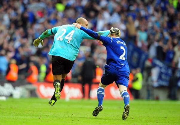 Torwart Tim Howard (li.) und Tony Hibbert (beide Everton) - Schlussjubel - EDITORIAL USE ONLY. No use with unauthorised audio, video, data, fixture lists, club league logos or live services. Online in-match use limited to 120 images, no video emulation. No use in betting, games or single club league player publications. Fußball Herren FA Cup 2008 2009, Pokal, Pokalspiel, FC Everton, Vdig Gruppe o0 London Freude,