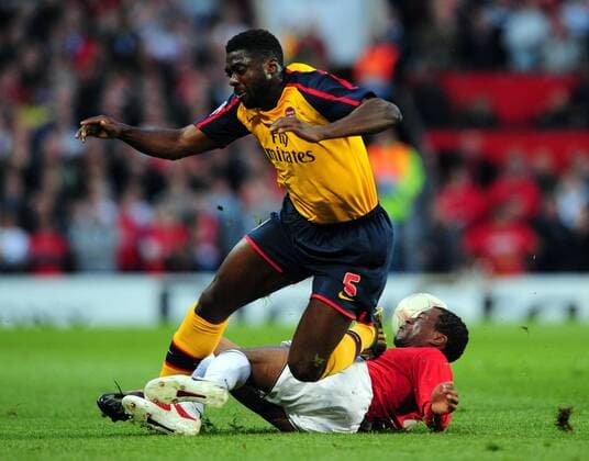 Patrice Evra (Manchester United, re.) gegen Kolo Toure (Arsenal) - EDITORIAL USE ONLY. No use with unauthorised audio, video, data, fixture lists, club league logos or live services. Online in-match use limited to 120 images, no video emulation. No use in betting, games or single club league player publications. Fußball EC 1 Herren Champions League 2008 2009, Manchester United - Arsenal FC London 1:0, ManU Gruppe o0 Halbfinale Manchester Dynamik, Kampf,