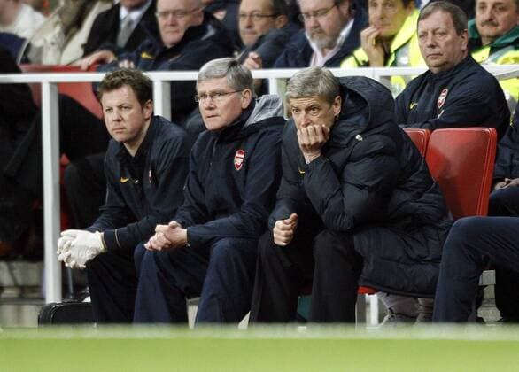 Trainer Arsene Wenger (Arsenal, re.) enttäuscht - EDITORIAL USE ONLY. No use with unauthorised audio, video, data, fixture lists, club league logos or live services. Online in-match use limited to 120 images, no video emulation. No use in betting, games or single club league player publications. Fußball EC 1 Herren Champions League 2008 2009, Halbfinale, FC Gruppe London Enttäuschung,