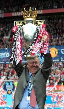 Trainer Sir Alex Ferguson (Manchester United) bejubelt die englische Meisterschaft 2009 - EDITORIAL USE ONLY. No use with unauthorised audio, video, data, fixture lists, club league logos or live services. Online in-match use limited to 120 images, no video emulation. No use in betting, games or single club league player publications. Fußball Herren English Premier League 2008 2009, 1. Englische Liga, ManU, Manchester United Einzelbild Manchester Freude,