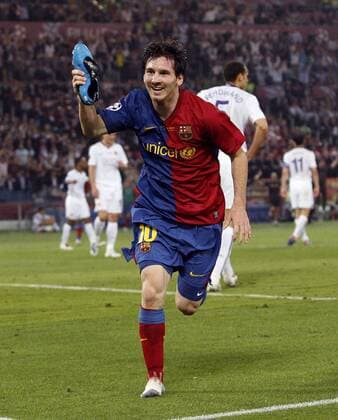 Lionel Messi (FC Barcelona) präsentiert zum Torjubel seinen Schuh - EDITORIAL USE ONLY. No use with unauthorised audio, video, data, fixture lists, club league logos or live services. Online in-match use limited to 120 images, no video emulation. No use in betting, games or single club league player publications. Fußball EC 1 Herren Champions League 2008 2009, Finale, Manchester United - FC Barcelona 0:2, ManU, Barca, Vdig Einzelbild Rom Freude,