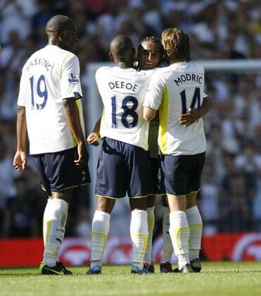 Tottenham s Benoit Assou Ekotto (Mitte) EDITORIAL USE ONLY. No use with unauthorised audio, video, data, fixture lists, club league logos or live services. Online in-match use limited to 120 images, no video emulation. No use in betting, games or single club league player publications. o0 Hotspur, Hotspurs, Spurs, Jubel, Freude