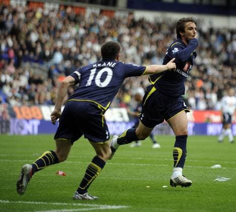 Tottenham s Robbie Keane (L) celebrates with Niko Kranjcar EDITORIAL USE ONLY. No use with unauthorised audio, video, data, fixture lists, club league logos or live services. Online in-match use limited to 120 images, no video emulation. No use in betting, games or single club league player publications. o0 Jubel, Freude, Tottenham Hotspur, Hotspurs, Spurs