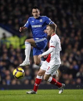 Chelsea s John Terry (L) tussles with Birmingham s Sebastian Larsson , Barclays Premier League, Chelsea FC London - Birmingham City, 27th January, 2010 - EDITORIAL USE ONLY. No use with unauthorised audio, video, data, fixture lists, club league logos or live services. Online in-match use limited to 120 images, no video emulation. No use in betting, games or single club league player publications.