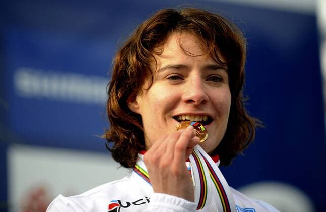 Marianne Vos from Netherlands celebrates after she won the Women Cyclocross World Championships in Tabor, Czech Republic, on Sunday, Jan. 31, 2010. (CTKxPhoto KaterinaxSulova) SUK1 o0 Jubel, Freude, Sieg, Sieger, Weltmeister, Weltmeisterin, Medaille, Objekte
