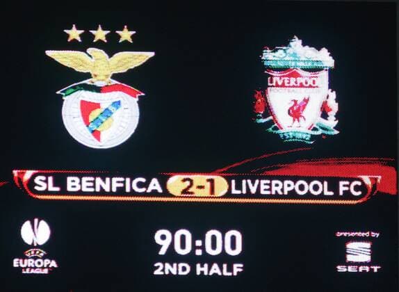 Portugal, Lisbon : The and the game SL Benfica Lisbon vs. Liverpool FC 2:1. Europa League football Quarter Final, first leg match at Luz Stadium on April 1 , 2010 in Lisbon, Portugal. - xPauloxAmorimx PA025 o0 Anzeigetafel, Anzeige, Tafel, Stadionanzeige, Logo, Emblem, Vereinslogo, Vereinsemblem