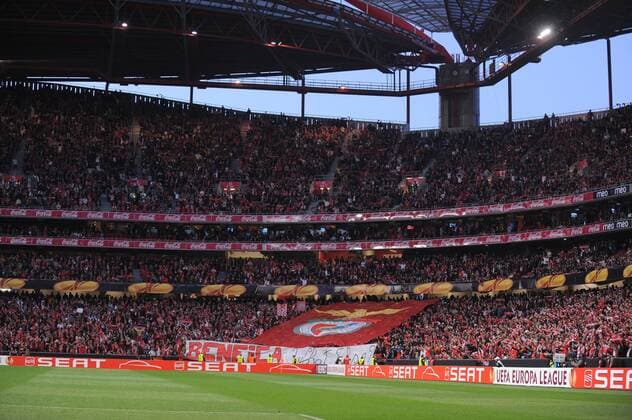 General view of the Luz Stadium home to SL Benfica Lisbon, UEFA Europa League quarter final 1st leg, 1st April, 2010 EDITORIAL USE ONLY. No use with unauthorised audio, video, data, fixture lists, club league logos or live services. Online in-match use limited to 120 images, no video emulation. No use in betting, games or single club league player publications. o0 POR, Sportstätte, Fan, Fußballfan, Publikum, Fanblock, totale