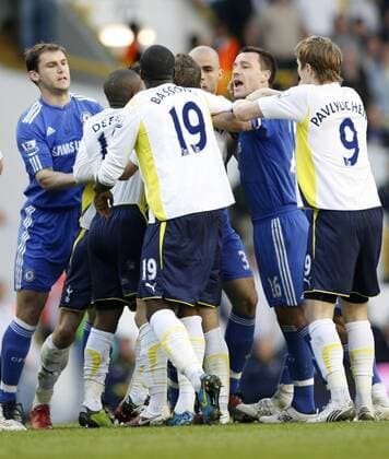 Tottenham s and Chelsea s players get involved in a melee - Barclays Premier League --- Tottenham Hotspur (white) v FC Chelsea (blue) --- 17th April, 2010 EDITORIAL USE ONLY. No use with unauthorised audio, video, data, fixture lists, club league logos or live services. Online in-match use limited to 120 images, no video emulation. No use in betting, games or single club league player publications. o0 Gerangel, Rangelei, Handgemenge,
