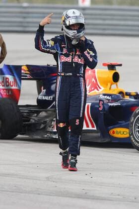 Crash, Sebastian Vettel, Red Bull Racing, Formel 1, GP Tuerkei in Istanbul, 30.05.10 o0 Unfall, Crash, Aus, Ausfall, Gestik, Enttäuschung,