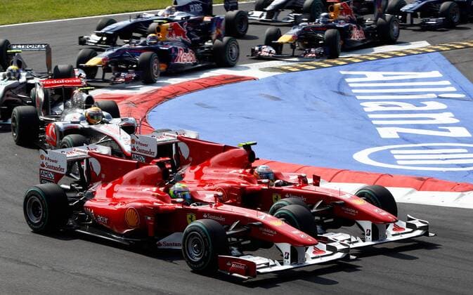 FORMEL 1 - GP von Italien MONZA,ITALIEN,12.SEP.10 - MOTORSPORT, FORMEL 1 - Grand Prix von Italien, Autodromo Nazionale. Bild zeigt Felipe Massa (BRA Ferrari, vorn), Fernando Alonso (ESP Ferrari, re.), Lewis Hamilton (GBR McLaren Mercedes, 2.v.li.), Nico Rosberg (GER Mercedes GP, li.), Mark Webber (AUS Red Bull Racing, 3.v.li.), Rubens Barrichello (BRA Williams F1) und Sebastian Vettel (GER Red Bull Racing).