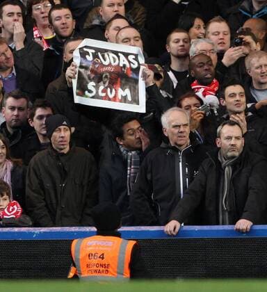 Judas. Scum - Liverpool s fans make their feelings know about Fernando Torres (Chelsea) Barclays Premier League, Chelsea FC London vs Liverpool FC. 6th February, 2011 EDITORIAL USE ONLY. No use with unauthorised audio, video, data, fixture lists, club league logos or live services. Online in-match use limited to 120 images, no video emulation. No use in betting, games or single club league player publications. o0 Fan, Fußballfan, Publikum Plakat, Fanplakat, Transparent Schriftzug